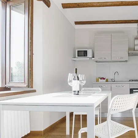 La Casa Di Roby-2 Studio La Morra, Con Piscina Гостевой дом Ла Морра